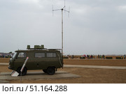 Военный семейства автомобиль УАЗ-452 с Российским комплексом радиоэлектронной борьбы (РЭБ) РП-377ЛА "Лорандит". Волгоградская область, Средняя Ахтуба, Россия (2020 год). Редакционное фото, фотограф Андрей Цыганков / Фотобанк Лори