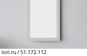 White frame hanging on wall in interior mockup. Стоковое AI-видео, аниматор Данила Большаков / Фотобанк Лори