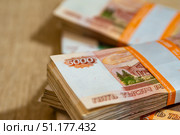 Russian large banknotes in a pack on the table. Стоковое фото, фотограф Дмитрий Коростылев / Фотобанк Лори