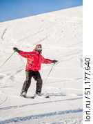 Sheregesh, Russia, 7 January 2017, Snowboarder skier sliding down snowy slope. Редакционное фото, фотограф Spirit River / Фотобанк Лори