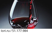 Medium shot of a tulip wine glass from a lower angle; the pour lands visibly on the surface, creating ripples and a fine foam ring. 4K MP4, no people. Стоковое AI-видео, аниматор Владислав Войтов / Фотобанк Лори