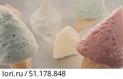 Learn precise piping techniques for cake decorating while enjoying a calm kitchen atmosphere filled with creativity and skill development. Стоковое AI-видео, аниматор Данила Большаков / Фотобанк Лори