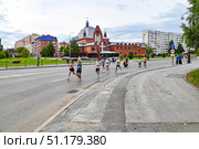 Всероссийский марафон. Забег на дистанцию 42 километра. Город Тобольск. Тюменская область. Редакционное фото, фотограф Александр Тараканов / Фотобанк Лори