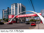 Voronezh, Russia, July 10, 2025: Overground pedestrian crossing on Moskovsky Prospekt near the bus station. Редакционное фото, фотограф Катерина Белякина / Фотобанк Лори
