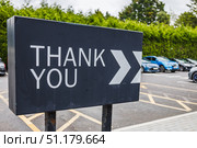 Thank You Sign with Directional Arrows at Parking Lot Exit for Clear Wayfinding. Стоковое фото, фотограф Zydrius Tartenis / Фотобанк Лори