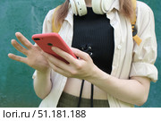 Young woman communicating using mobile phone. Стоковое фото, фотограф Маргарита Кирьякова / Фотобанк Лори