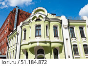 Жилой дом Абрикосовых (фрагмент здания). Малая Красносельская улица, дом 7, стр. 31. Москва. Россия. Редакционное фото, фотограф E. O. / Фотобанк Лори