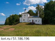 Saint Nicholas Church in Gorodishche  (Nikolskaya church) on Truvorovo Gorodishche on a sunny summer day, Izborsk, Pskov region, Russia. Стоковое фото, фотограф Ula Ulachka / Фотобанк Лори