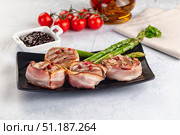 Tasty grilled pork medallion with bacon. Стоковое фото, фотограф Андрей Старостин / Фотобанк Лори