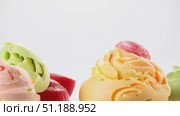 Scrumptious cupcakes with frosting, each with a different flavor. Стоковое AI-видео, аниматор Данила Большаков / Фотобанк Лори