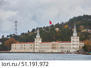 ISTANBUL, TURKEY - NOVEMBER 23, 2021: Kuleli Military Lyceum. The Asian side of the city. View from the Bosphorus Strait. Редакционное фото, фотограф Наталия Кирсанова / Фотобанк Лори