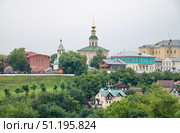 Вид со смотровой площадки на Георгиевскую церковь и здания во Владимире. Золотое кольцо России. Стоковое фото, фотограф Елена Коромыслова / Фотобанк Лори