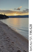 Vertical video of summer Baikal Lake on sunset. View of pebble beach of Olkhon Island on quiet August evening. Picturesque seascape. Natural background. Summer travel and seaside recreation. Стоковое видео, видеограф Виктория Катьянова / Фотобанк Лори
