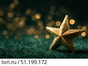 Christmas Golden star, shiny shimmering against a dark green background and bokeh lights. Abstract festive atmosphere for special events. Joyous vibe. Star-shaped gold decoration. Elegant night banner. Стоковое AI-изображение, AI-художник Марина Демидюк / Фотобанк Лори