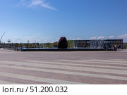 Magnitogorsk, Russian Federation - August 24, 2025: Urban resort attraction featuring modern fountain installation with vibrant water jets, surrounded by scenic landscape and blue sky, ideal for leisure and relaxation. Редакционное фото, фотограф Ирина Ручушкина / Фотобанк Лори