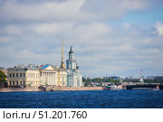 St. Petersburg, Russia-May 27, 2021: Old buildings on the spit of Vasilievsky Island in the city center. Редакционное фото, фотограф Наталия Кирсанова / Фотобанк Лори