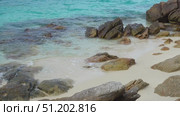 Landscape with beach and rocks. Стоковое видео, видеограф Михаил Коханчиков / Фотобанк Лори