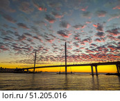 Beautiful sunset view of Neva river in Saint-Petersburg, Russia (2020 год). Стоковое фото, фотограф Denis Vostrikov / Фотобанк Лори