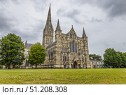 Salisbury Cathedral and Spire across Cathedral Close Lawn, Gothic Landmark, Wiltshire. Стоковое фото, фотограф Zydrius Tartenis / Фотобанк Лори