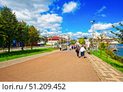 Набережная озера Нижний Кабан. Город Казань (2024 год). Редакционное фото, фотограф Макаров Алексей / Фотобанк Лори