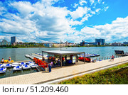 Лодочная станция на берегу озера Нижний Кабан. Город Казань (2024 год). Редакционное фото, фотограф Макаров Алексей / Фотобанк Лори