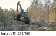 work skidder logging in winter. Стоковое видео, видеограф Алексей Сергеев / Фотобанк Лори