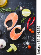 Raw trout steaks with seasonings. Стоковое фото, фотограф Светлана Денисова / Фотобанк Лори