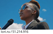 A speaker confidently delivers an inspiring message at a community gathering, surrounded by a beautiful sky and engaged audience. Стоковое AI-видео, аниматор Данила Большаков / Фотобанк Лори