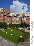 Moscow, Russia - Aug 10. 2025. The square with the clock in MZhK microdistrict in Zelenograd. Редакционное фото, фотограф Володина Ольга / Фотобанк Лори