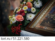 Traditional decoration with flowers and apples on the Feast of the Transfiguration in the Orthodox Church, Russia. Стоковое фото, фотограф irisff / Фотобанк Лори
