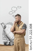 Construction worker wearing hardhat, deep in thought near concrete mixer truck, thought bubbles floating against clean white background. Стоковое AI-видео, аниматор Юрий Поздников / Фотобанк Лори