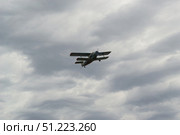 Лёгкий пассажирский самолёт АН-2, полёт под облаками. Волгоградская область, Средняя Ахтуба, Россия. (2022 год). Редакционное фото, фотограф Андрей Цыганков / Фотобанк Лори