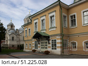 Настоятельские покои и церковь святителя Иоанна Златоуста в Донском монастыре. Москва. Редакционное фото, фотограф Елена Орлова / Фотобанк Лори