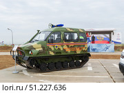 Лёгкая гусеничная транспортная машина , вездеход ГАЗ- 3409 Бобр, применяется при ликвидации чрезвычайных ситуаций. Средняя Ахтуба, Волгоградская область, Россия (2022 год). Редакционное фото, фотограф Андрей Цыганков / Фотобанк Лори