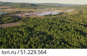Vast green forest landscape in a tranquil mountainous region at sunset. Стоковое видео, видеограф Гурьянов Андрей / Фотобанк Лори