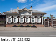 Дом купца Серапилова солнечным сентябрьским днем. Иркутск. Редакционное фото, фотограф Виктор Карасев / Фотобанк Лори