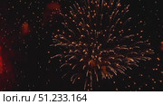 Fireworks in the night sky. Стоковое видео, видеограф Игорь Жоров / Фотобанк Лори