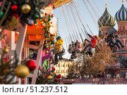 MOSCOW, RUSSIA - January 9, 2025: Christmas decorations and chain carousels on Red Square. Christmas decorations on the streets of Moscow. Редакционное фото, фотограф Photojuli / Фотобанк Лори
