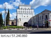 Ярославль. Власьевская (Знаменская) башня солнечным днем. Золотое кольцо. Россия. 2025 год. Редакционное фото, фотограф Дмитрий Мельников / Фотобанк Лори