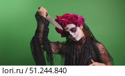 Woman in Calavera Catalina Makeup Holds Knife on Green Screen. Стоковое видео, видеограф Ольга Коваленко / Фотобанк Лори