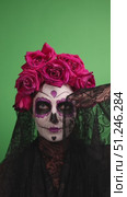 Celebrating Dia De Los Muertos With a Sugar Skull and Flower Crown Tradition. Стоковое видео, видеограф Ольга Коваленко / Фотобанк Лори