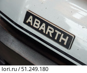 Close-Up of Fiat Ritmo Abarth 125 TC (1983) Logo on Car (2024 год). Редакционное фото, фотограф Sergakoff / Фотобанк Лори