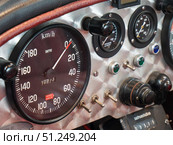 Close-up of Vintage Daimler Straight Eight (1937) Sports Car Dashboard (2024 год). Редакционное фото, фотограф Sergakoff / Фотобанк Лори