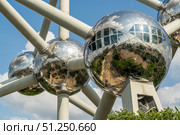 Atomium Landmark Modernist Building in Brussels, Belgium. Редакционное фото, фотограф Максим Забаровский / Фотобанк Лори