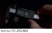 Digital Caliper Measurement Process in Action. Стоковое видео, видеограф Sergakoff / Фотобанк Лори