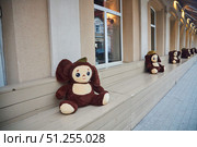 Astrakhan, Russia. - May 07, 2023: Cheburashka, the national Russian cartoon character in the form of a stuffed toy. Редакционное фото, фотограф Наталия Кирсанова / Фотобанк Лори