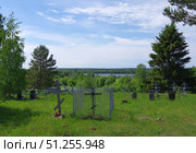 Кладбище ​деревни Ямка, остров Кижи, Медвежьегорский район, Республика Карелия (2021 год). Редакционное фото, фотограф Алексей Иванов / Фотобанк Лори