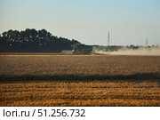Harvesting with a combine harvester. Agricultural machines. Стоковое фото, фотограф Наталия Кирсанова / Фотобанк Лори