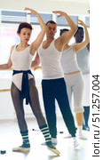 Group of men and women will learn to stand in third position during a ballet rehearsal. Стоковое видео, видеограф Яков Филимонов / Фотобанк Лори