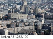 Вид на многоэтажные высотки у МИДа с высоты зданий Москва-Сити. Редакционное фото, фотограф Дмитрий Неумоин / Фотобанк Лори